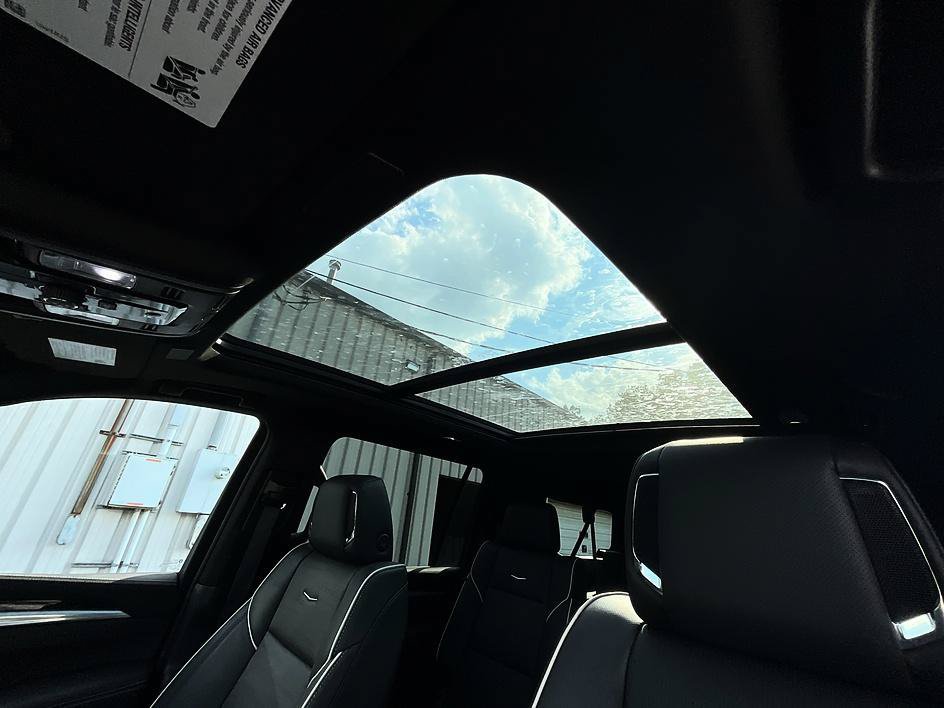 Used 2026 Cadillac Escalade ESV Luxury w/ LPO, Floor Liner Package AWD/4WD image 28