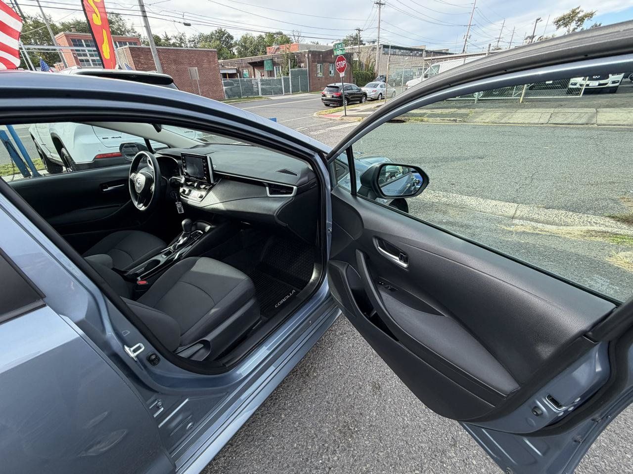 Used 2021 Toyota Corolla LE FWD image 15
