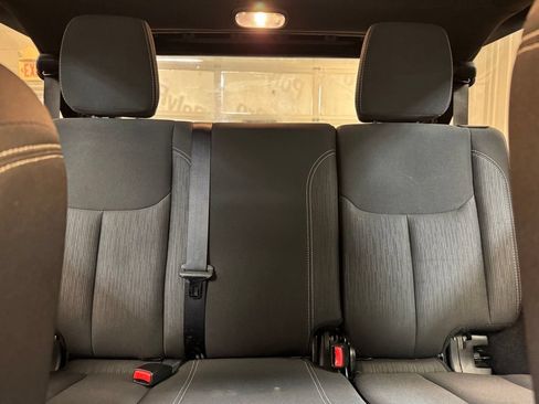 Used 2018 Jeep Wrangler Unlimited Sahara AWD/4WD image 8