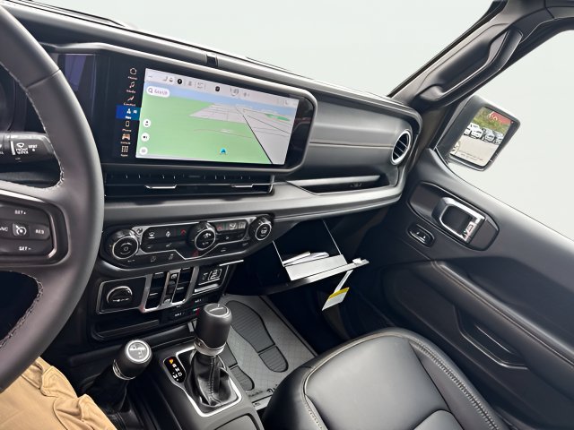 Used 2025 Jeep Gladiator Sport AWD/4WD image 26