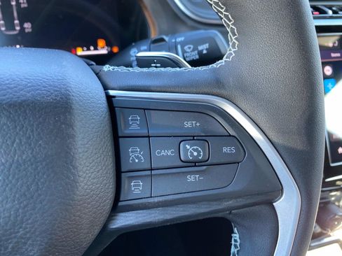 New 2025 Jeep Grand Cherokee L Laredo w/ Luxury Tech Group I image 15