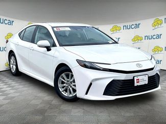 Used 2025 Toyota Camry SE FWD video 1