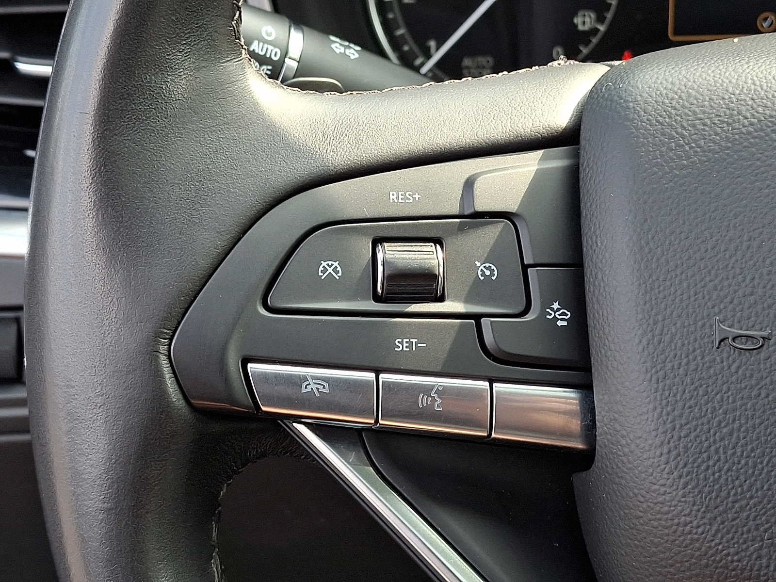 Certified 2024 Cadillac XT6 Luxury AWD/4WD image 17