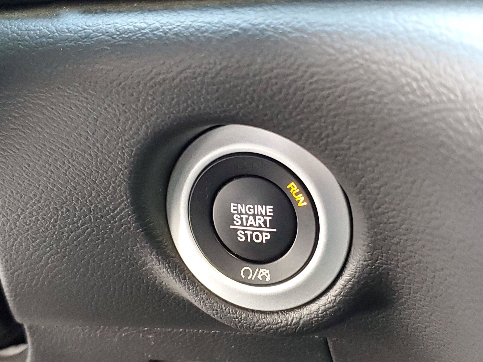 Used 2025 Chrysler Pacifica Select FWD image 13