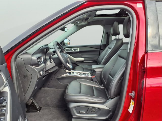 Used 2023 Ford Explorer XLT w/ Equipment Group 202A AWD/4WD image 27