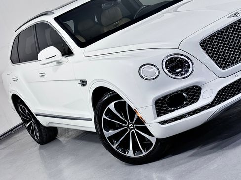 Used 2018 Bentley Bentayga image 4