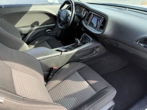 Used 2019 Dodge Challenger SXT image 33