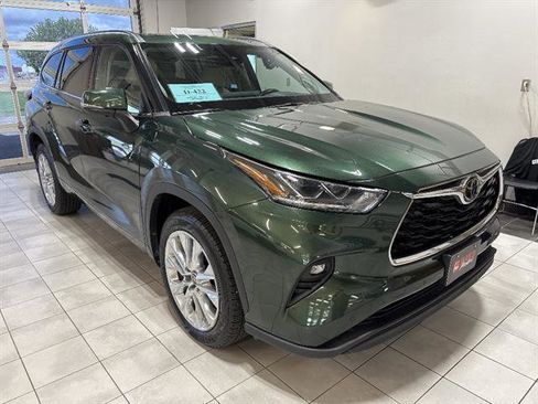 Used 2023 Toyota Highlander Limited FWD image 5