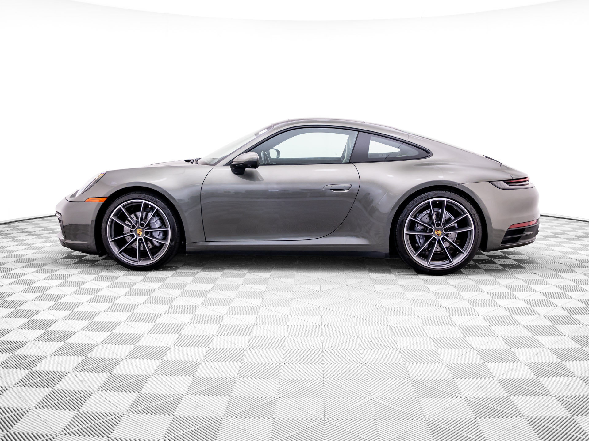 Used 2022 Porsche 911 Carrera w/ Premium Package RWD image 2