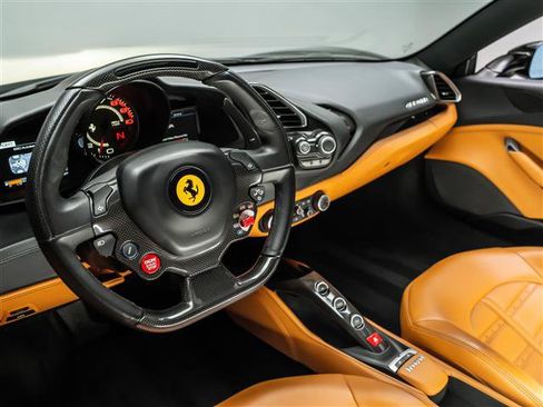 Used 2016 Ferrari 488 GTB RWD image 18