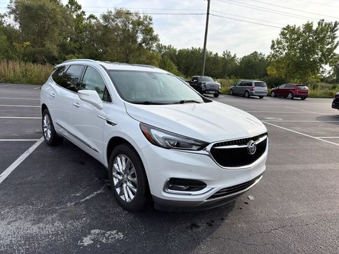 Used 2020 Buick Enclave Premium w/ Sun and Sites Package FWD image 9