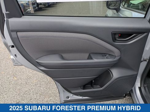 Used 2025 Subaru Forester Premium AWD/4WD image 29