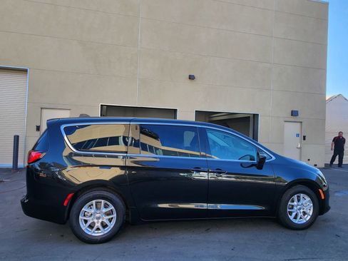 Used 2023 Chrysler Voyager LX FWD image 33