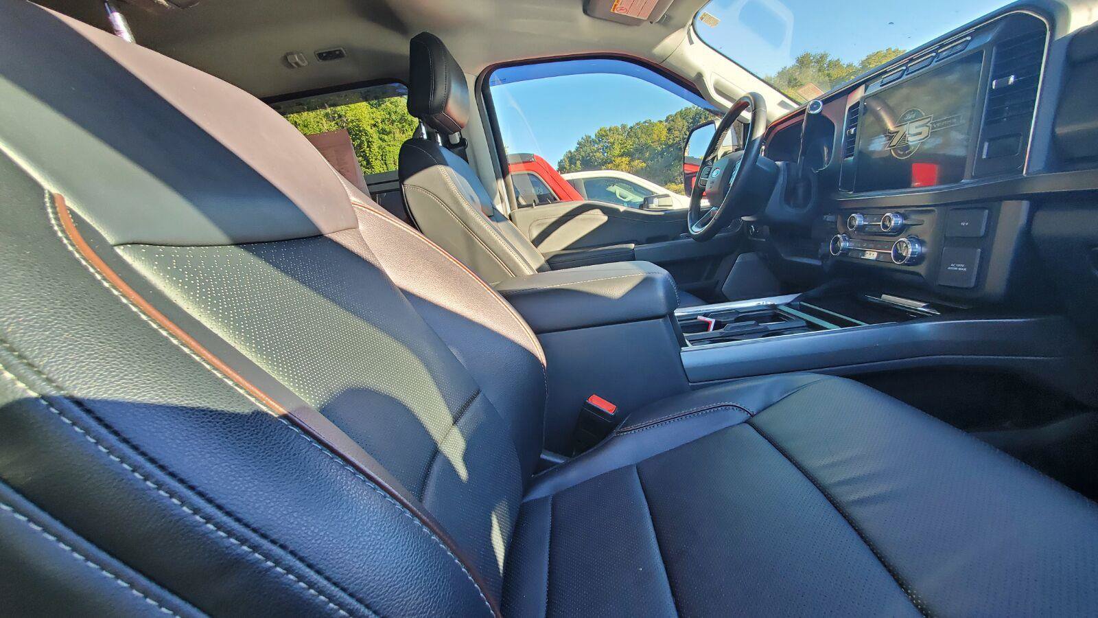 Used 2023 Ford F350 Lariat w/ Sport Appearance Package AWD/4WD image 4