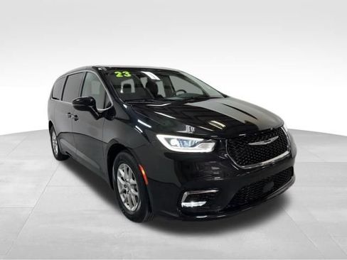 Certified 2023 Chrysler Pacifica Touring-L FWD image 6