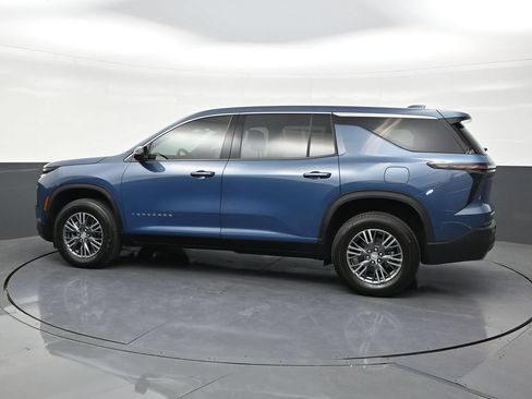 Used 2024 Chevrolet Traverse LS FWD image 2