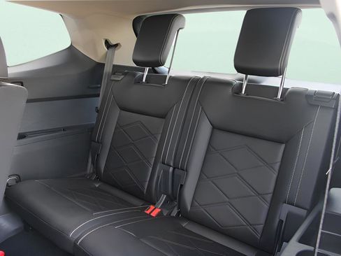 Used 2025 Volkswagen Atlas SE FWD image 15