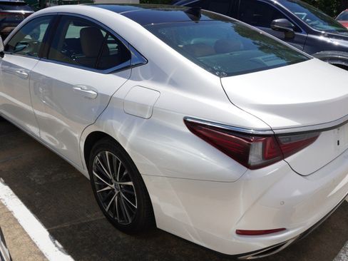 Used 2022 Lexus ES 350 w/ Premium Package image 5