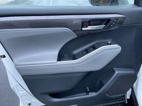 Used 2023 Toyota Highlander Limited image 23