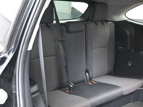 Used 2024 Toyota Highlander LE AWD/4WD image 33