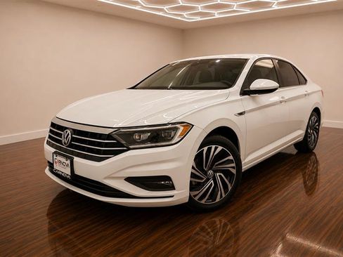 Used 2020 Volkswagen Jetta SEL Premium FWD image 2