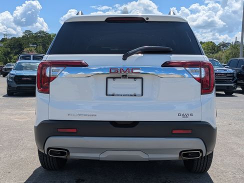 Used 2023 GMC Acadia SLT w/ LPO, Floor Liner Package FWD image 6
