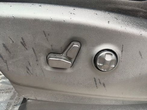 Used 2023 Chrysler Pacifica Touring-L FWD image 27