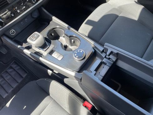Used 2023 Nissan Rogue S AWD/4WD image 9