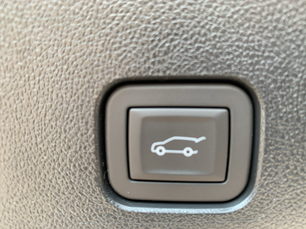New 2026 Chevrolet Traverse RS w/ LPO, Floor Liner Package FWD image 9