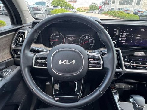 Used 2023 Kia Sorento S w/ Panoramic Sunroof Package AWD/4WD image 13