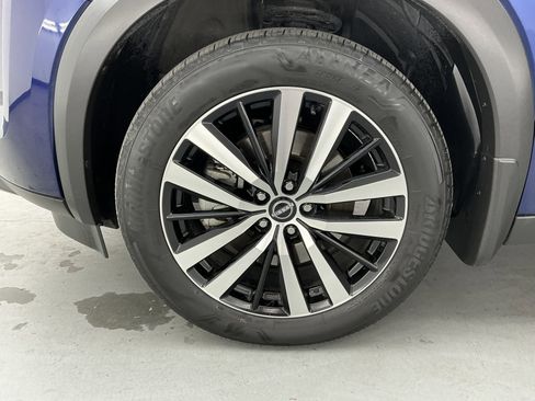 Used 2024 Nissan Pathfinder Platinum image 17