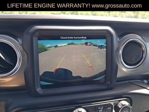 Used 2019 Jeep Wrangler Unlimited Sahara w/ Uconnect 4C Nav & Sound Group AWD/4WD image 14