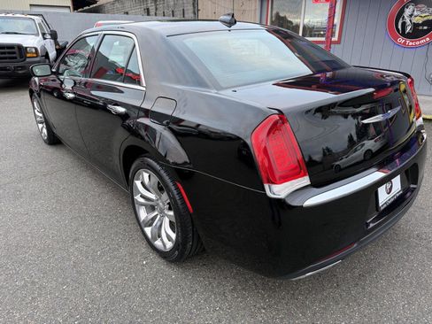 Used 2018 Chrysler 300 Limited image 10