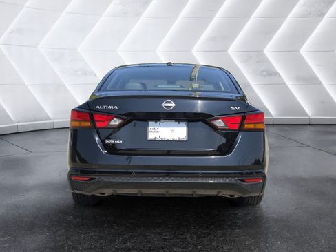 Used 2024 Nissan Altima 2.5 SV FWD image 4