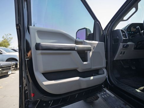 Used 2018 Ford F150 XLT w/ Equipment Group 302A Luxury RWD image 19