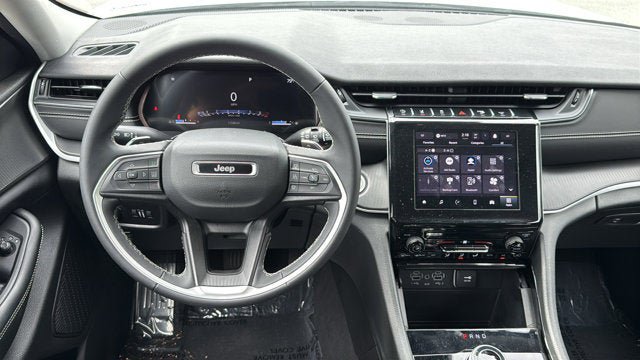 Certified 2023 Jeep Grand Cherokee Laredo AWD/4WD image 27