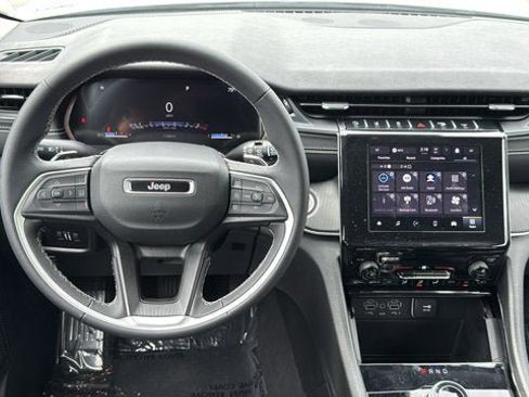 Certified 2023 Jeep Grand Cherokee Laredo AWD/4WD image 27