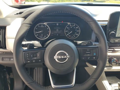 New 2025 Nissan Pathfinder SL image 11