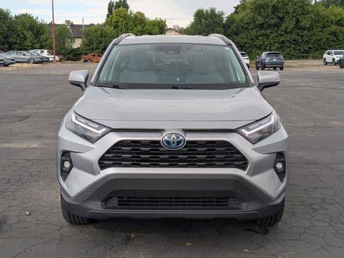 Used 2022 Toyota RAV4 XLE Premium AWD/4WD image 9