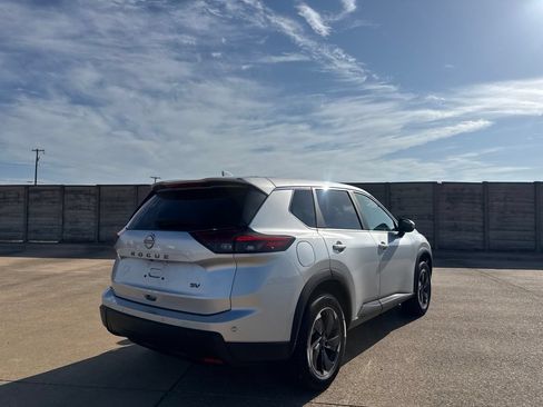 Certified 2024 Nissan Rogue SV FWD image 19