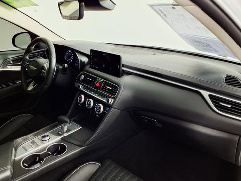 Certified 2022 Genesis G70 3.3T RWD image 9