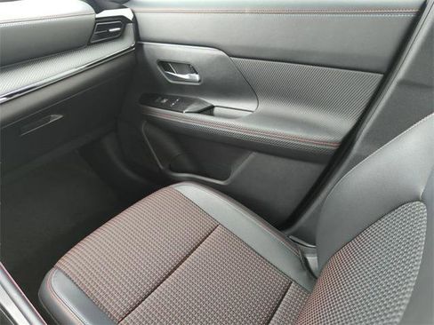 Certified 2025 Nissan Kicks SR image 17