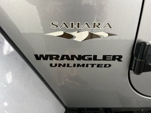 Used 2016 Jeep Wrangler Unlimited Sahara w/ Connectivity Group AWD/4WD image 29