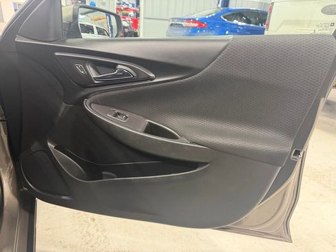 Used 2020 Chevrolet Malibu LT FWD image 32
