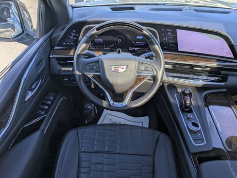 Used 2024 Cadillac Escalade Premium Luxury Platinum image 18
