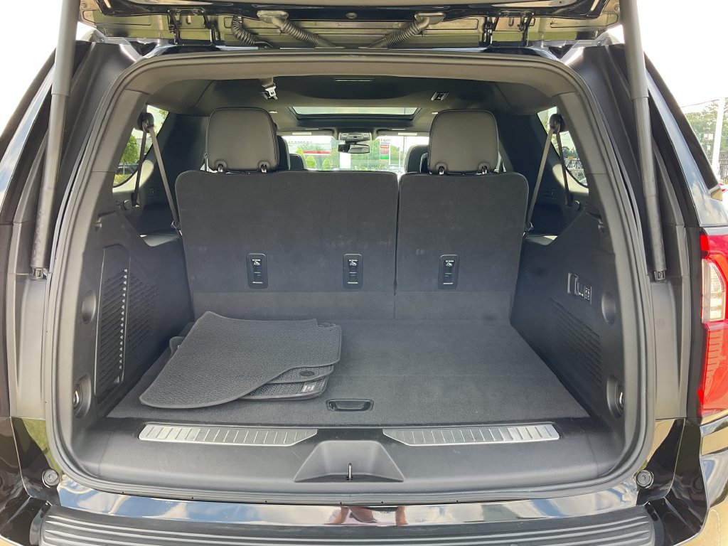 Used 2025 GMC Yukon XL Denali w/ Sun & Power Step Package AWD/4WD image 9
