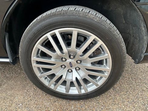 Used 2024 Ford Expedition Platinum RWD image 8