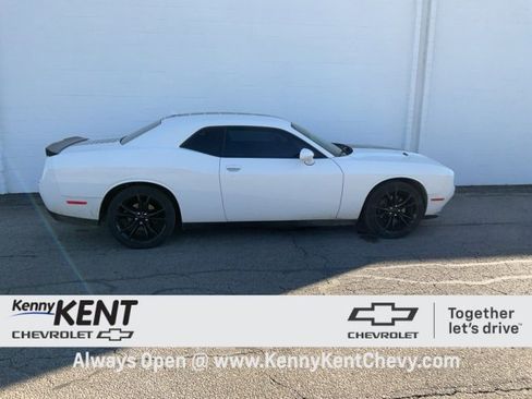 Used 2016 Dodge Challenger SXT Plus image 3