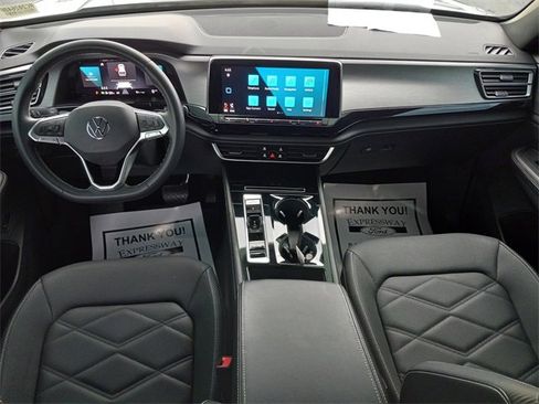 Used 2024 Volkswagen Atlas Cross Sport SE w/ Panoramic Sunroof Package image 15
