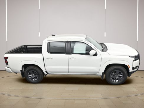 Certified 2025 Nissan Frontier SV w/ SV Convenience Package RWD image 32